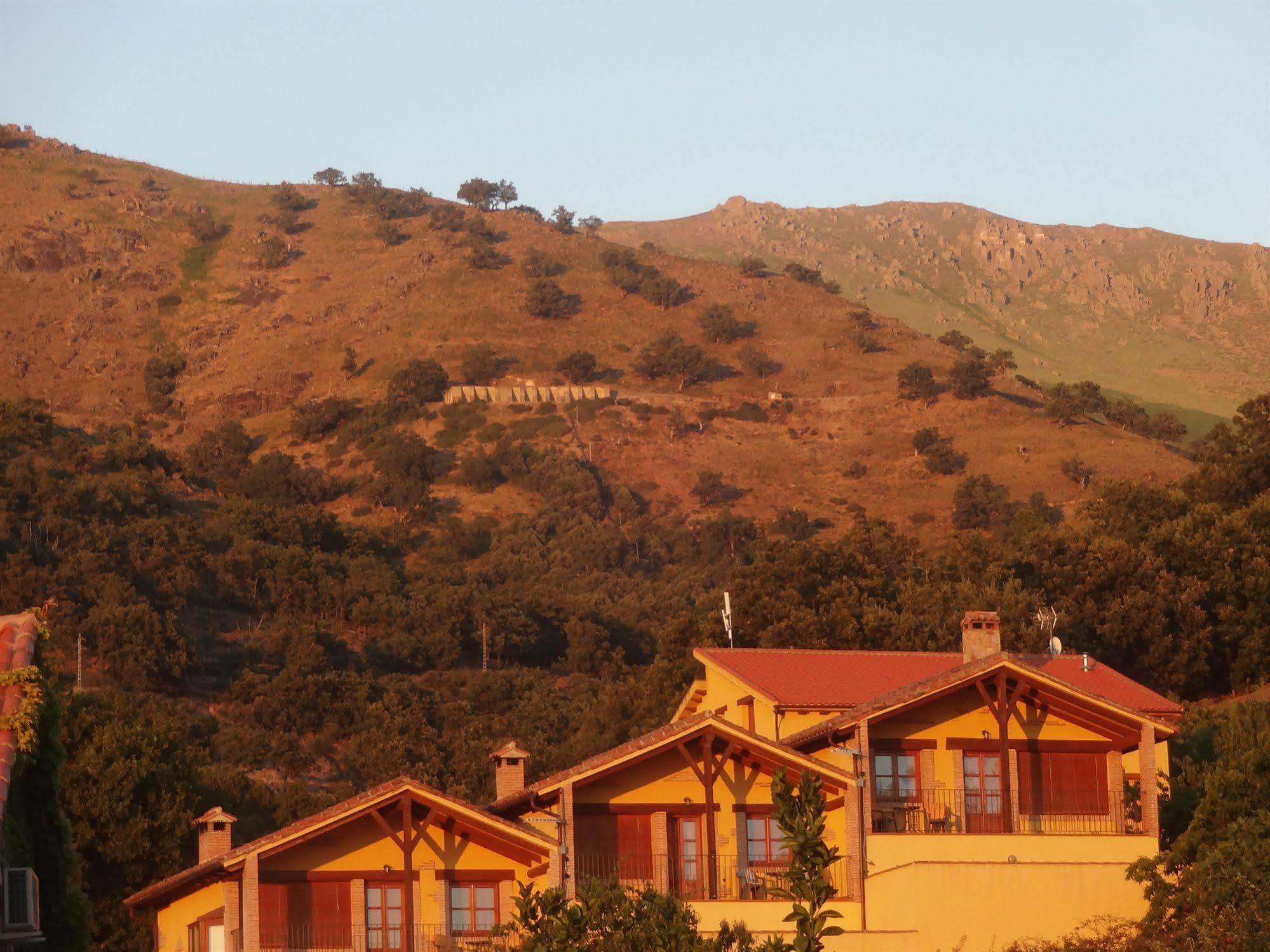 Casas Rurales Acebuche, Descubre el Otoño Mágico en el Valle de Ambroz Casas del Monte Exterior foto
