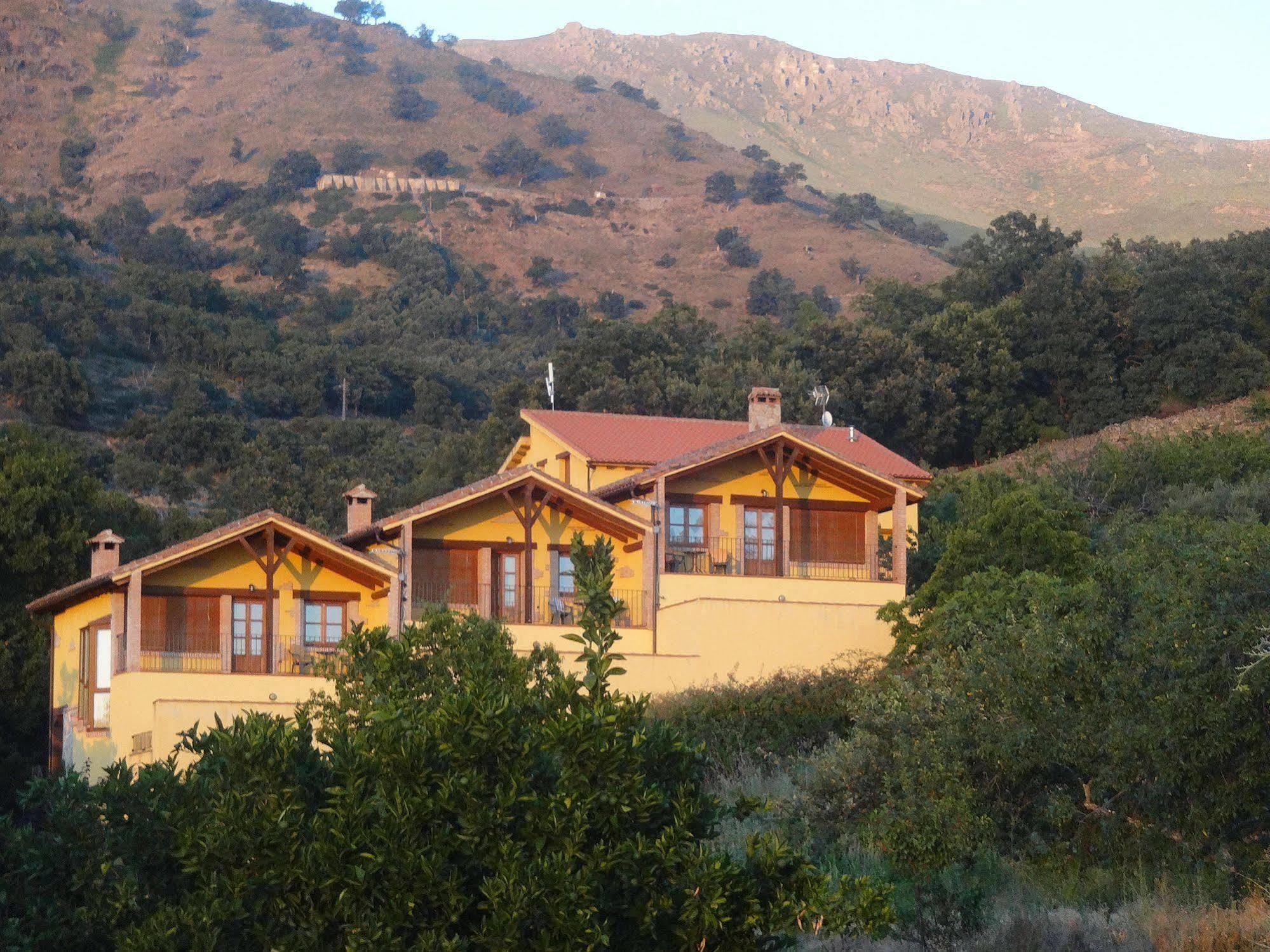 Casas Rurales Acebuche, Descubre el Otoño Mágico en el Valle de Ambroz Casas del Monte Exterior foto